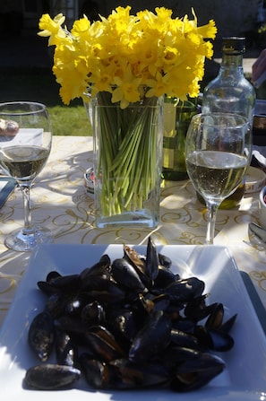 Spring Dining outside at Easter