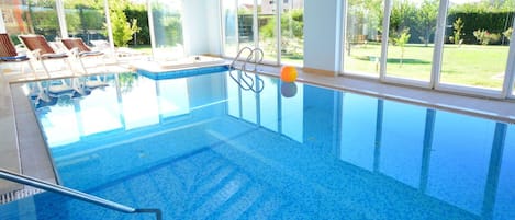 Swimming Pool, Property, Leisure Centre, Building, Leisure, Real Estate, Resort, Room, House, Swimming Machine