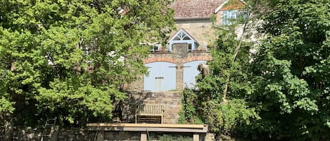 Pipers Cottage showing proximity to the creek (photo taken when tide was out)