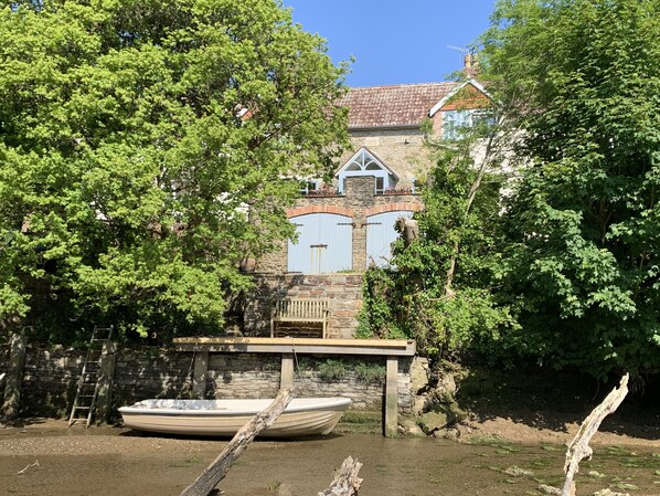 Pipers Cottage showing proximity to the creek (photo taken when tide was out)