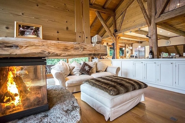 Chalet Coeur's superb living space 