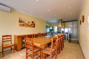 DINNING ROOM