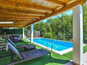 Property, Swimming Pool, Grass, House, Building, Leisure, Real Estate, Room, Porch, Backyard