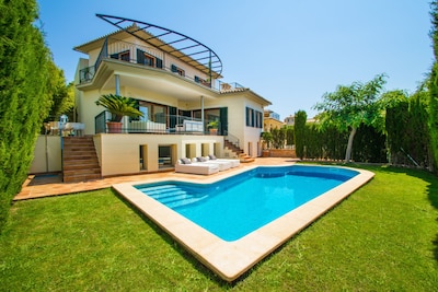 Villa con piscina privada, jardín y Vistas al Golf