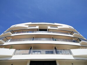 Himmel, Gebäude, Fenster, Azurblau, Haus, Rechteck, Urban Design, Wolkenkratzer, Schiffsbau, Wahrzeichen