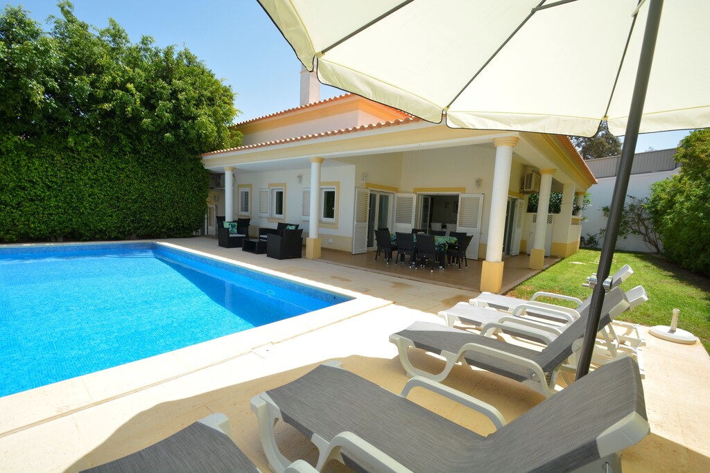 Falesia Beach Iii 5 Minutes Walk From The Beach 10 Pax With Garden And Private Pool Alfa Mar