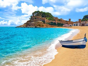 Water, Sky, Daytime, Azure, Building, Coastal And Oceanic Landforms, Body Of Water, Landscape, Beach, Natural Landscape