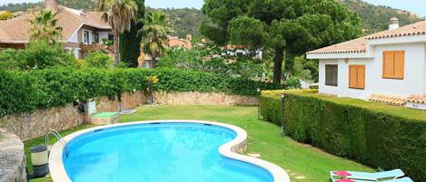 Swimming Pool, Property, Grass, House, Building, Real Estate, Villa, Backyard, Leisure, Resort