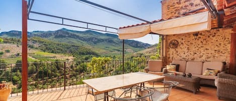 Terraza privada con vista a los viñedos