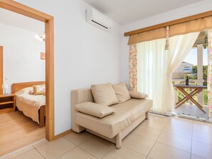 Zimmer, Eigentum, Möbel, Interior Design, Gebäude, Wohnzimmer, Fussboden, Haus, Grundeigentum, Wand