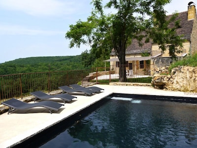 Encantadora casa de piedra totalmente renovada con piscina climatizada