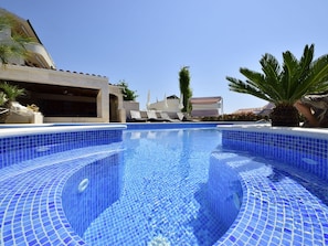 Water, Sky, Blue, Azure, Swimming Pool, Plant, Leisure, Tree, Arecales, Shade