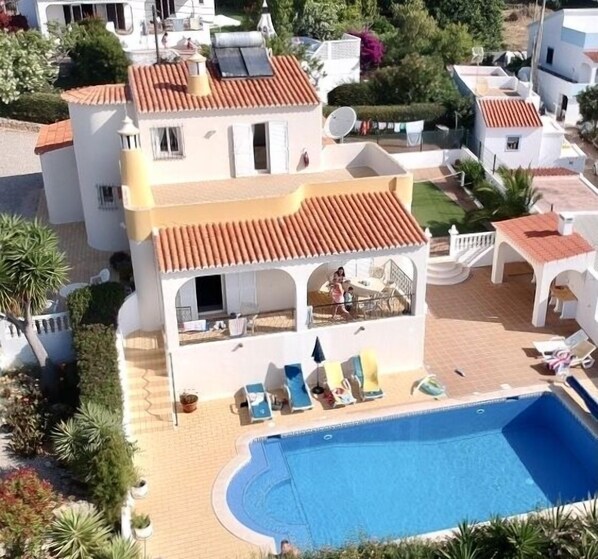 4 Bed Villa. 10 minutes walk from Carvoeiro beach.