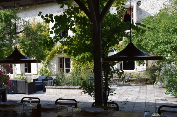 The courtyard terrace