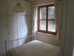 Main villa - Upstairs - double bedroom