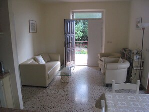 Main villa - Upstairs - Living room
