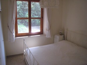 Main villa - Upstairs - double bedroom