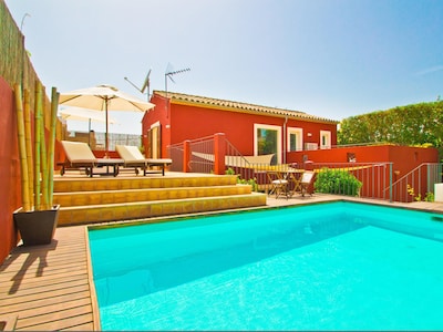 Villa con estilo en Palma, con piscina climatizada  y jardín privado. 