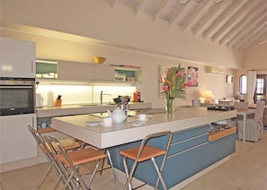 Kitchen Island, fully equipped