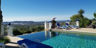 8 personas villa con piscina y vistas impresionantes