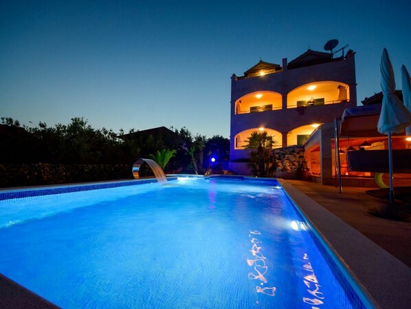 Water, Building, Sky, Property, Plant, Blue, Swimming Pool, Lighting, Tree