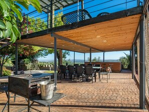 Plante, Table, Ciel, Ombre, Bois, Tableau De Plein Air, Mobilier De Jardin, Chaise, Immobilier, Arbre