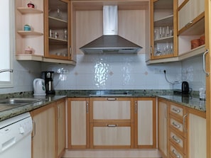 Fully Fitted Kitchen