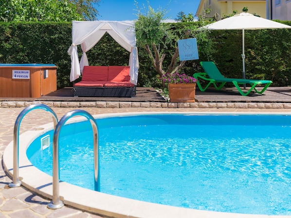 Schwimmbad, Freizeit, Eigentum, Wasser, Resort, Urlaub, Freizeitzentrum, Grundeigentum, Baum, Haus