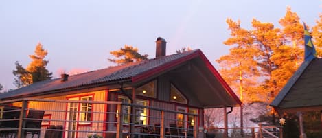 West Coast Cottage in wood/nature