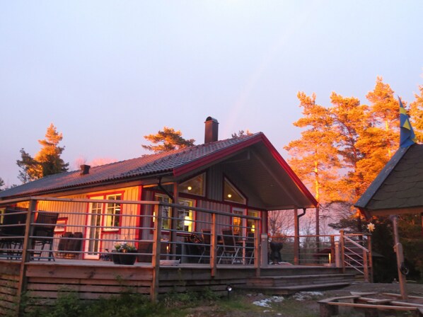 West Coast Cottage in wood/nature
