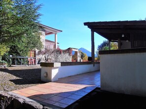 casa com 2 quartos , cozinha/churrasqueira de apoio e terraço