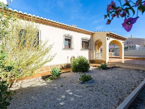 Propriété, Maison, Domicile, Immobilier, Bâtiment, Zone Résidentielle, Ciel, Architecture, Jaune, Biens