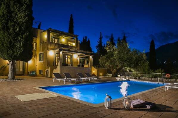 Phivos Villa by night