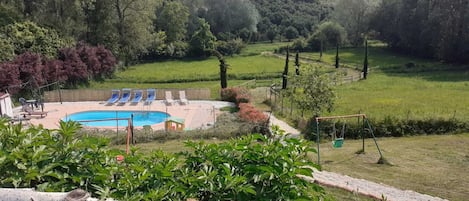 Piscina ad uso degli ospiti della casa vacanze