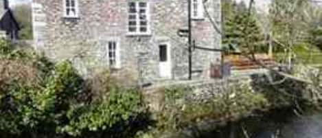 Butercrag Cottage by River Rothay