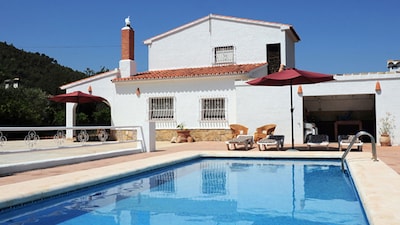 Independent Villa with private pool near the sea.
