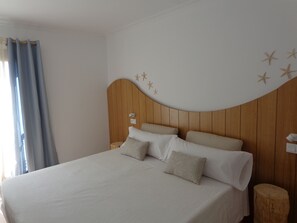 KINGSIZE BED 180x200, AIR CONDITIONING/HEATING,  WIFI