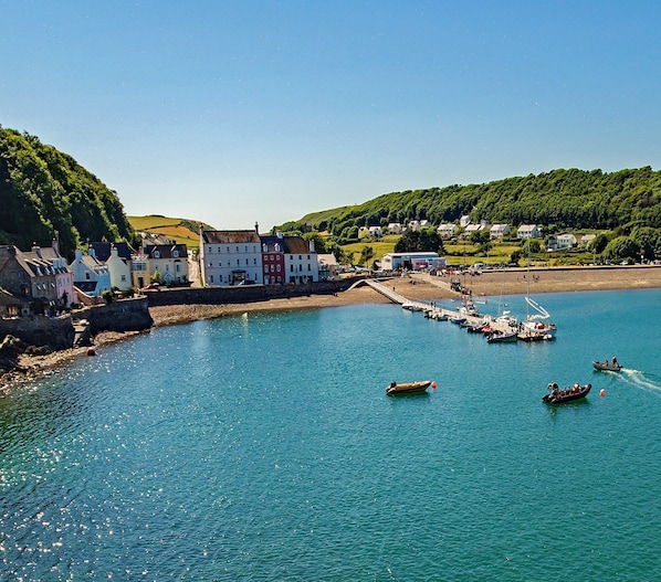 Dale Seafront 2 Minutes Walk From Sanderling House - Is That You On The Pontoon?