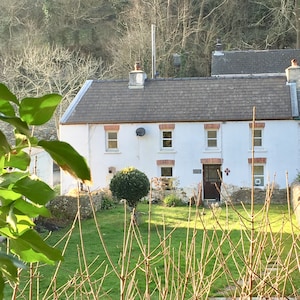 Character Riverside Cottage - 3 miles to St Davids 