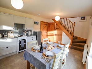 Möbel, Cabinetry, Eigentum, Countertop, Tabelle, Holz, Herd, Küchengerät, Interior Design, Stuhl