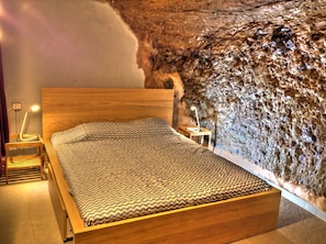 Upstairs bedroom "cuevita"