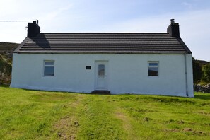 front view of Morrisons cottage