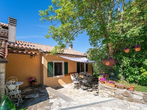 Meubles, Ombre, Porte, Pot De Fleur, Chaise, Mobilier De Jardin, Dalle, Jardin, Plante D'Appartement, ArriĂšre-Cour