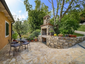 Property, Flagstone, Wall, Stone Wall, Real Estate, Backyard, Home, Yard, House, Building