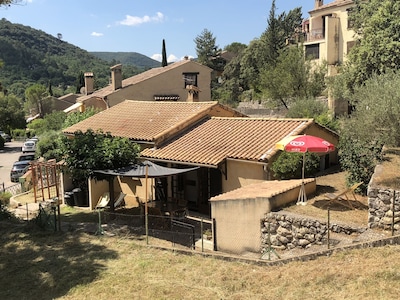 Casa de 2 a 7 personas con jardín a 100 m del lago Esparron y la base náutica.