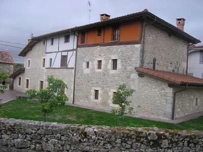 Casa rural (alquiler íntegro) Aldeas de Treviño para 17 personas