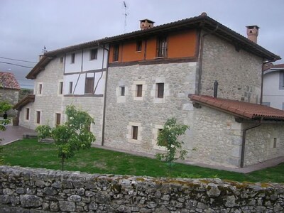 Casa rural (alquiler íntegro) Aldeas de Treviño para 17 personas