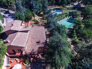 Villa, pool, tennis court