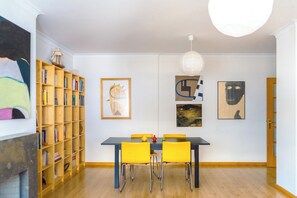 Jardins de Arroios - living room / A/C / diner area / internet / Tv cable