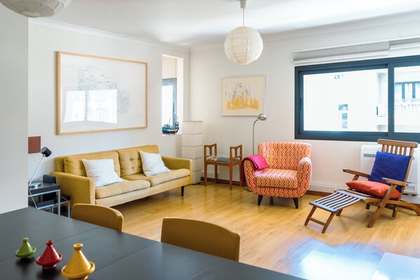 Jardins de Arroios - living room / A/C / diner area / internet / Tv cable
